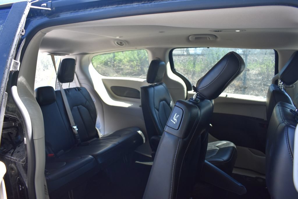 Used 2024 Chrysler Pacifica Touring-L FWD image 27