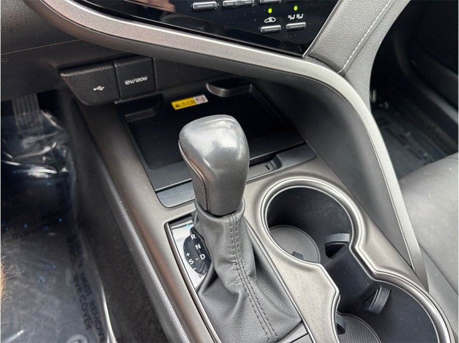 Used 2022 Toyota Camry XSE w/ Cold Weather Package FWD image 32