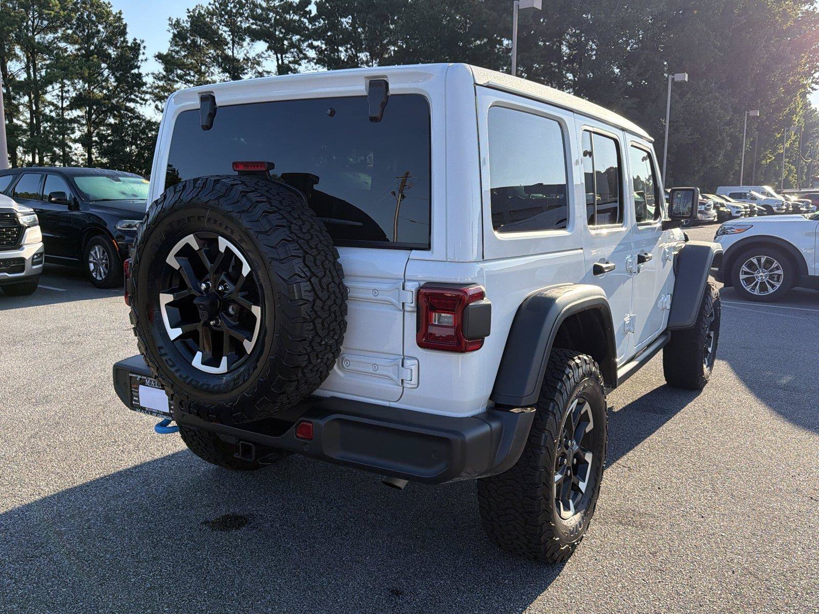 Used 2025 Jeep Wrangler Unlimited Rubicon 4xe w/ Safety Group AWD/4WD image 5