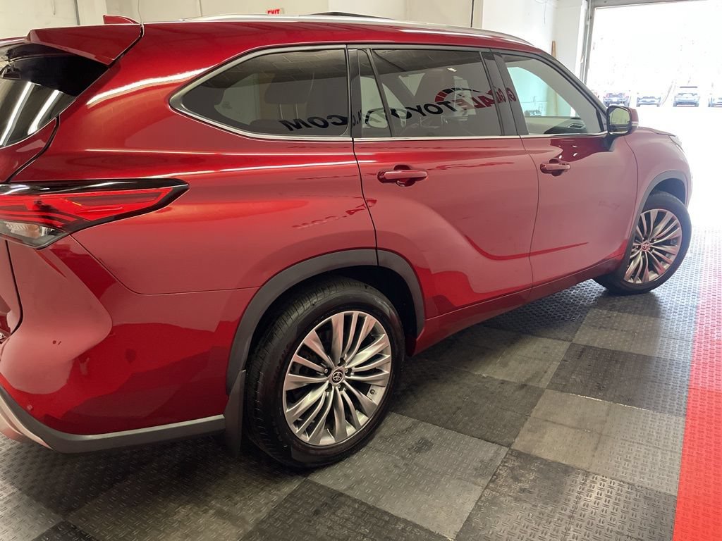 Used 2021 Toyota Highlander Platinum AWD/4WD image 12