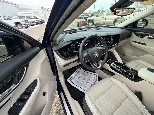 Used 2023 Buick Envision Avenir image 43