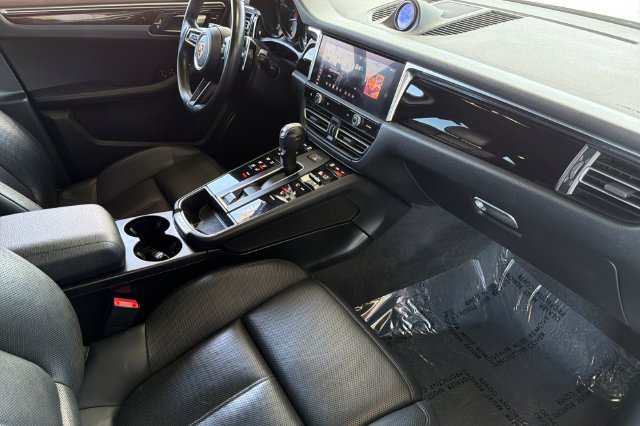 Used 2024 Porsche Macan AWD/4WD image 19