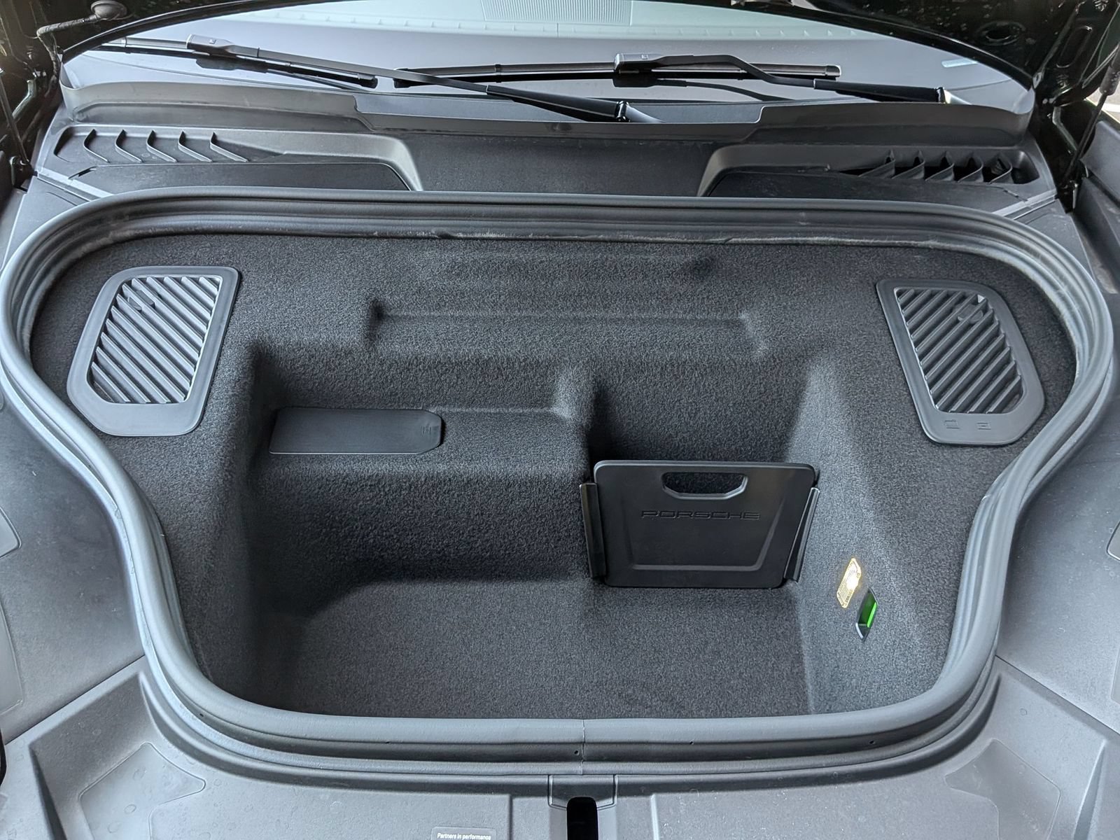 New 2026 Porsche Macan Electric RWD image 28
