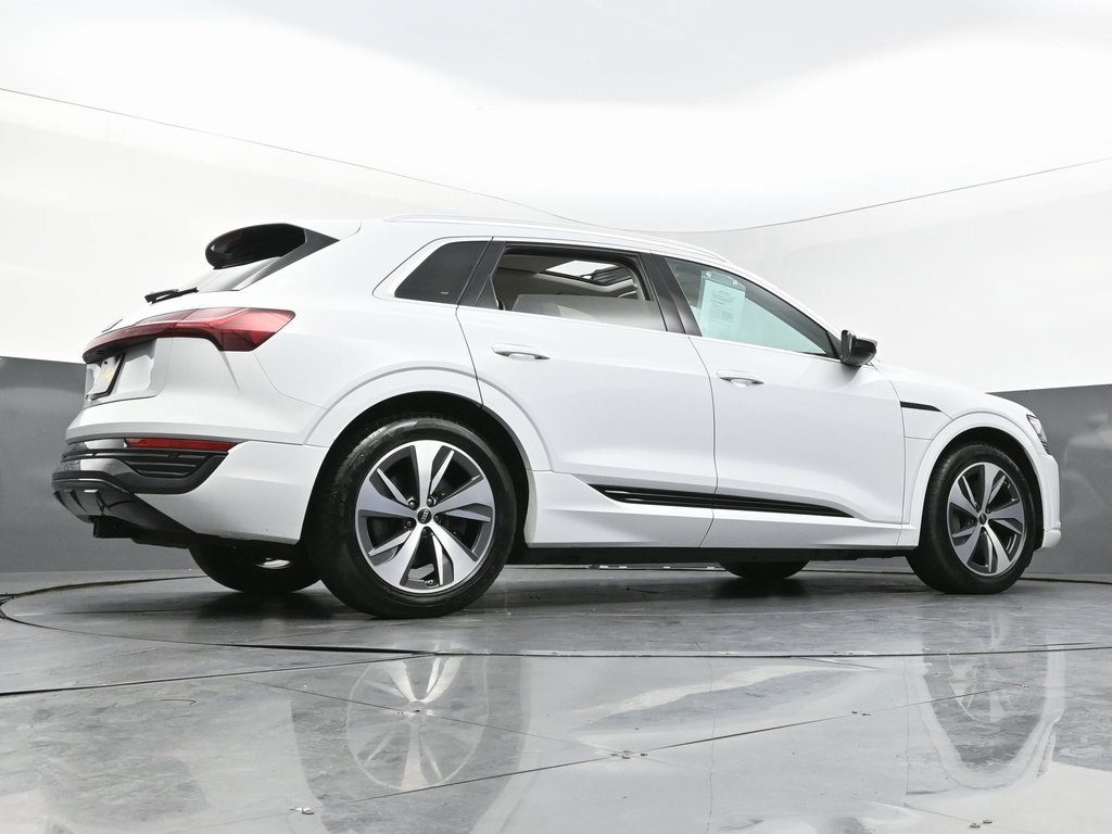 Used 2024 Audi Q8 e-tron Premium image 53