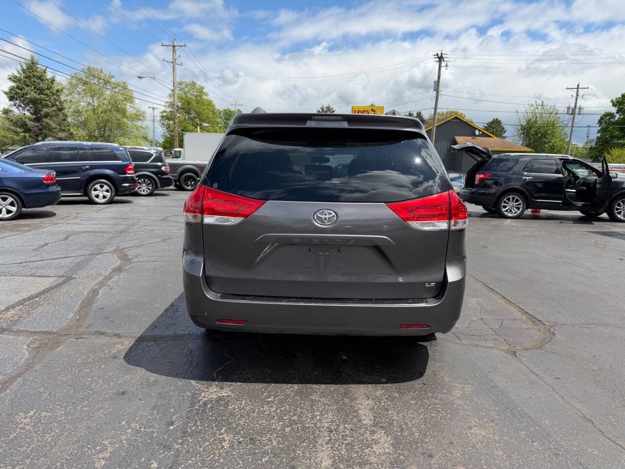 Used 2011 Toyota Sienna LE w/ Towing Pkg FWD image 9