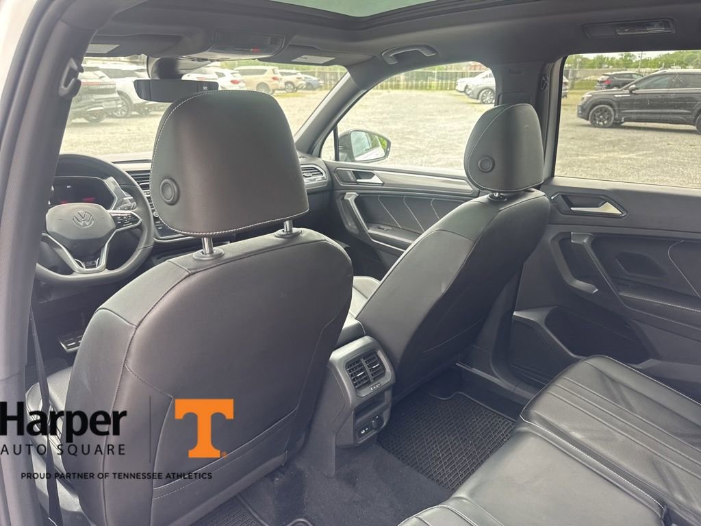 Used 2022 Volkswagen Tiguan SE R-Line image 11