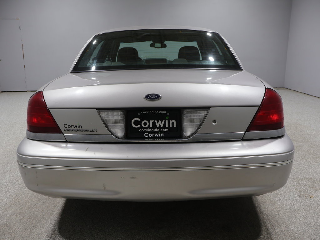 Used 2004 Ford Crown Victoria LX RWD image 12