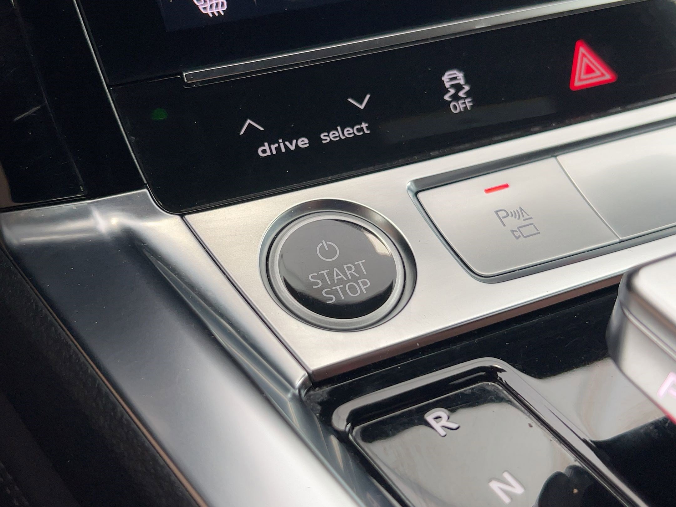 Used 2022 Audi e-tron Premium Plus w/ Premium Plus Package image 19