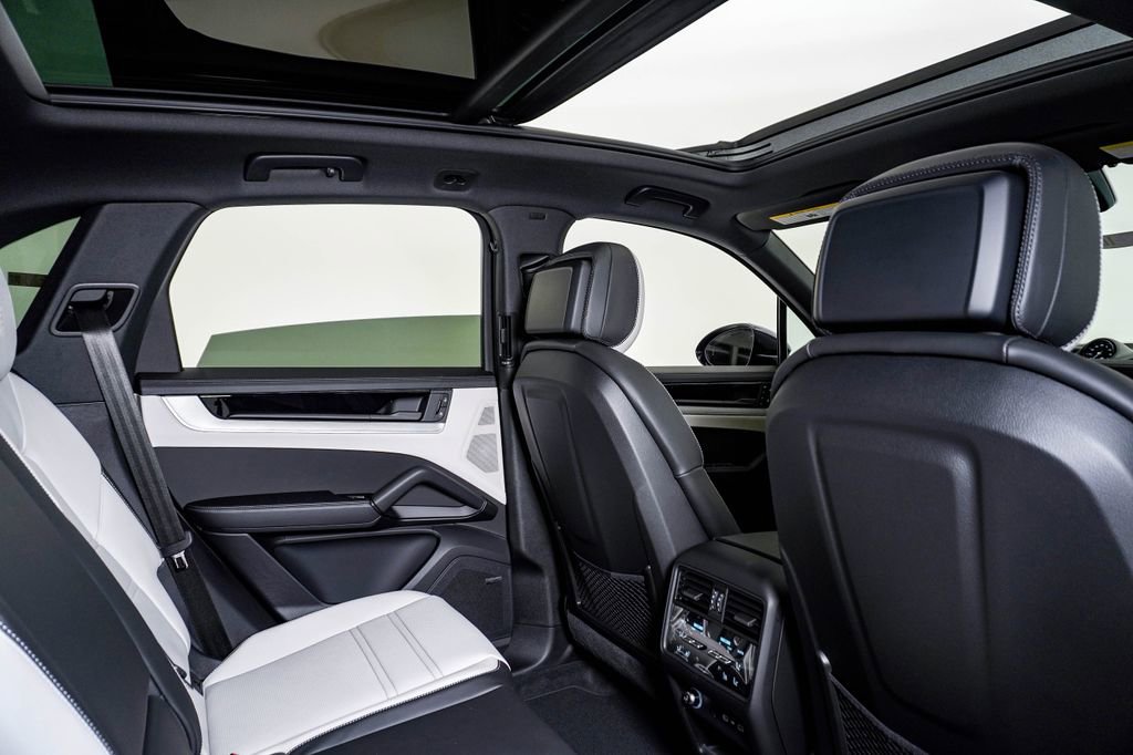 New 2026 Porsche Cayenne S image 16