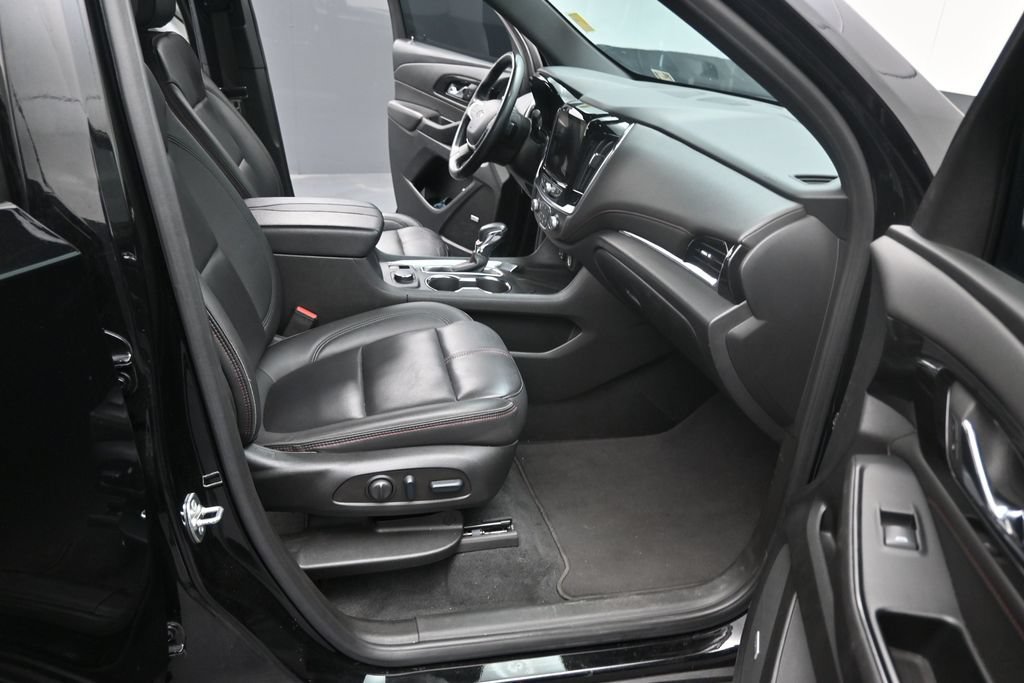 Used 2024 Chevrolet Traverse RS FWD image 19
