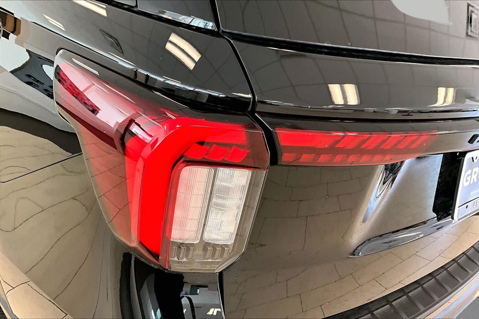 Used 2025 Ford Explorer ST AWD/4WD image 27