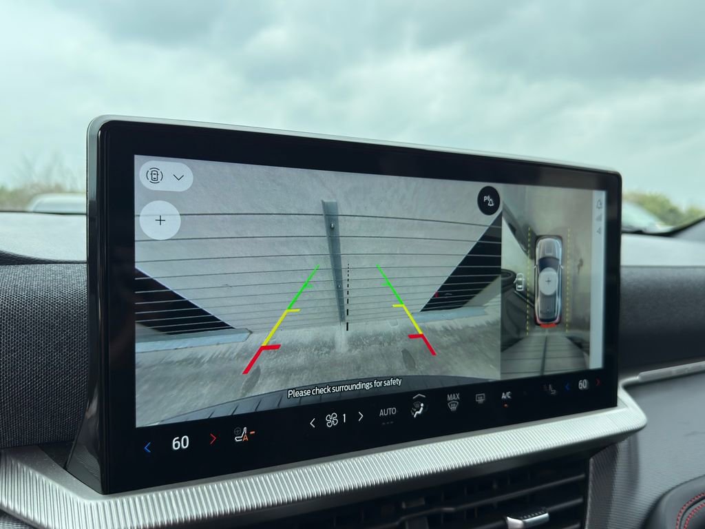 Used 2025 Ford Explorer ST-Line w/ ST-Line Street Pack image 23