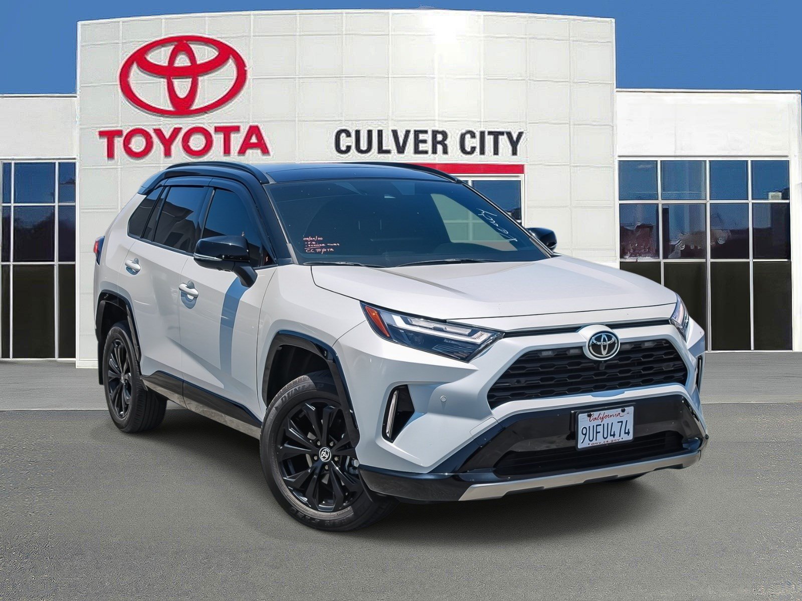 Certified 2025 Toyota RAV4 XSE w/ Advanced Technology Package AWD/4WD image 1