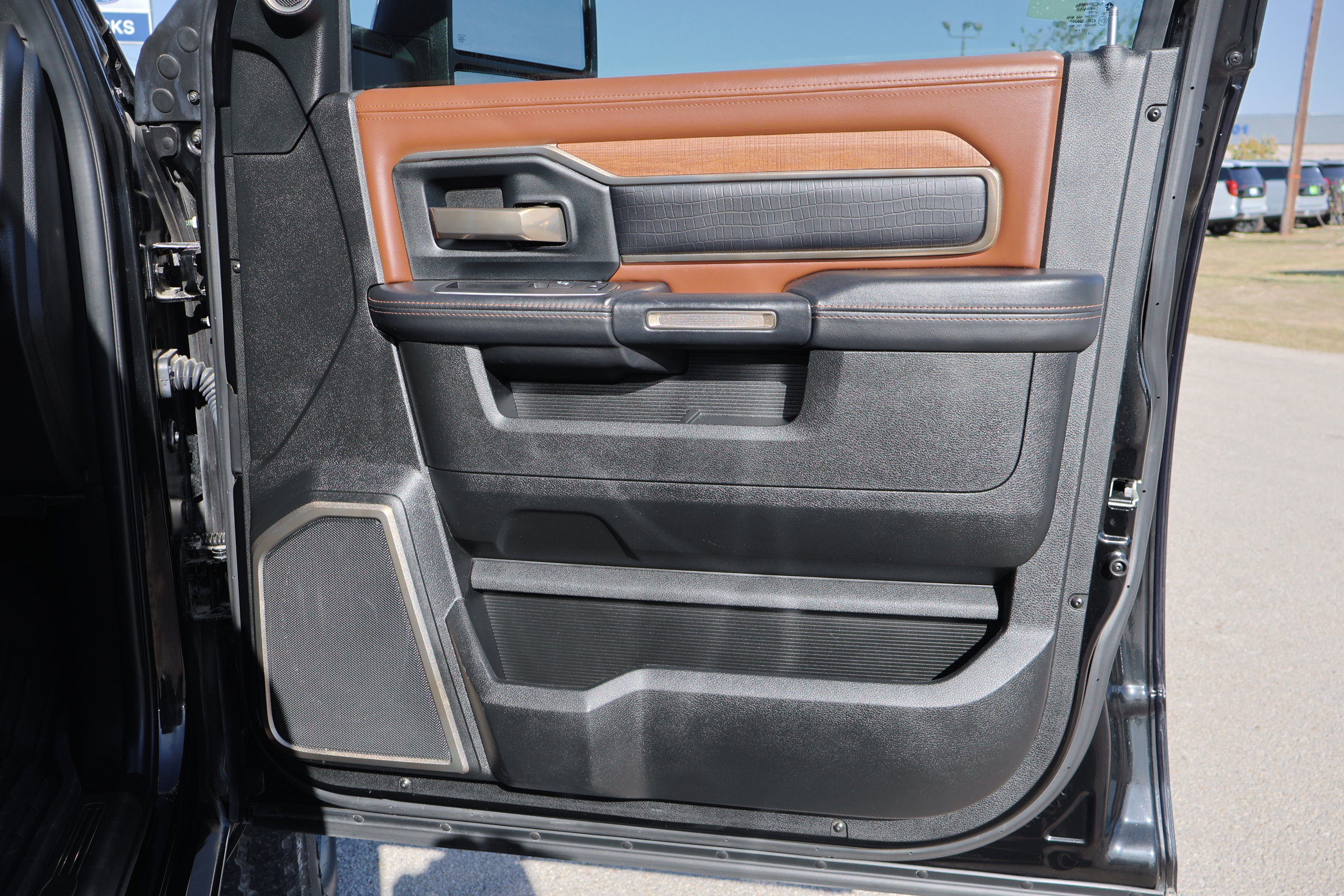 Used 2024 RAM 2500 Limited w/ Towing Technology Group image 30