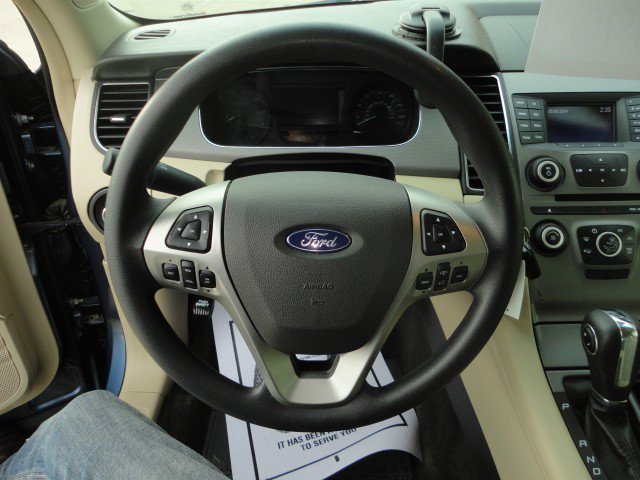 Used 2018 Ford Taurus SE image 5