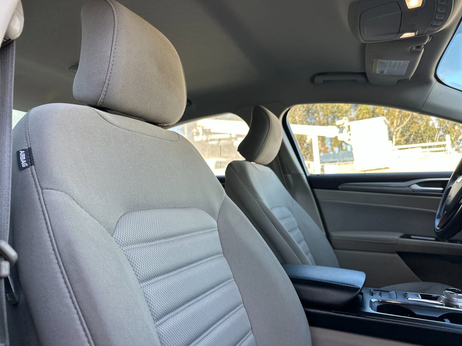 Used 2017 Ford Fusion SE w/ Fusion SE Technology Package image 18