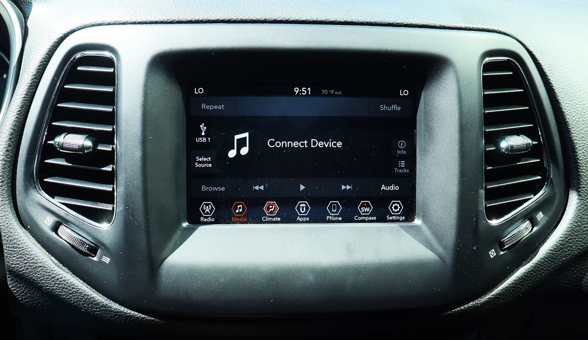 Used 2019 Jeep Compass Latitude FWD image 48