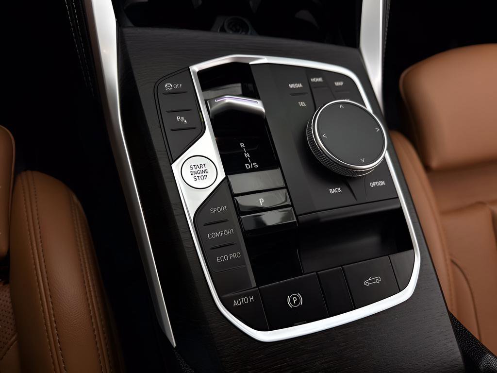 Used 2024 BMW 440i xDrive Convertible w/ Premium Package image 30