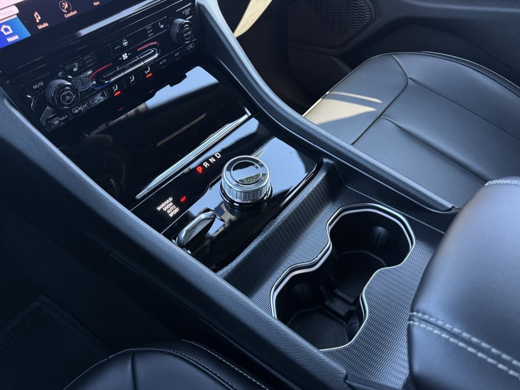 Used 2024 Jeep Grand Cherokee Limited w/ Black Appearance Package image 20