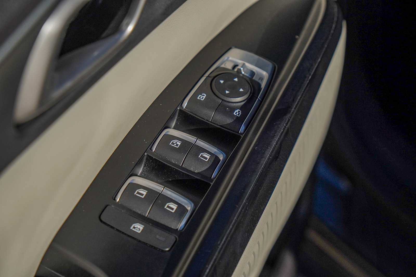 Certified 2024 Kia Carnival LX image 24