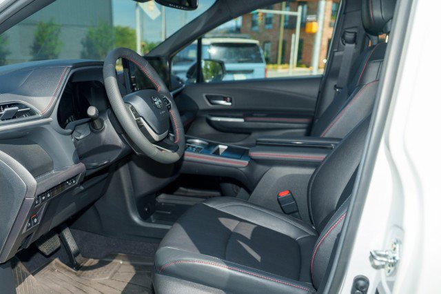 Used 2025 Toyota Sienna XSE w/ XSE Plus Package image 16