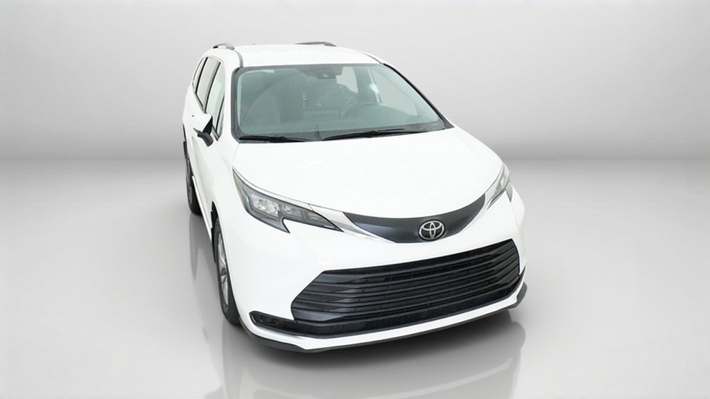 New 2026 Toyota Sienna LE FWD image 17