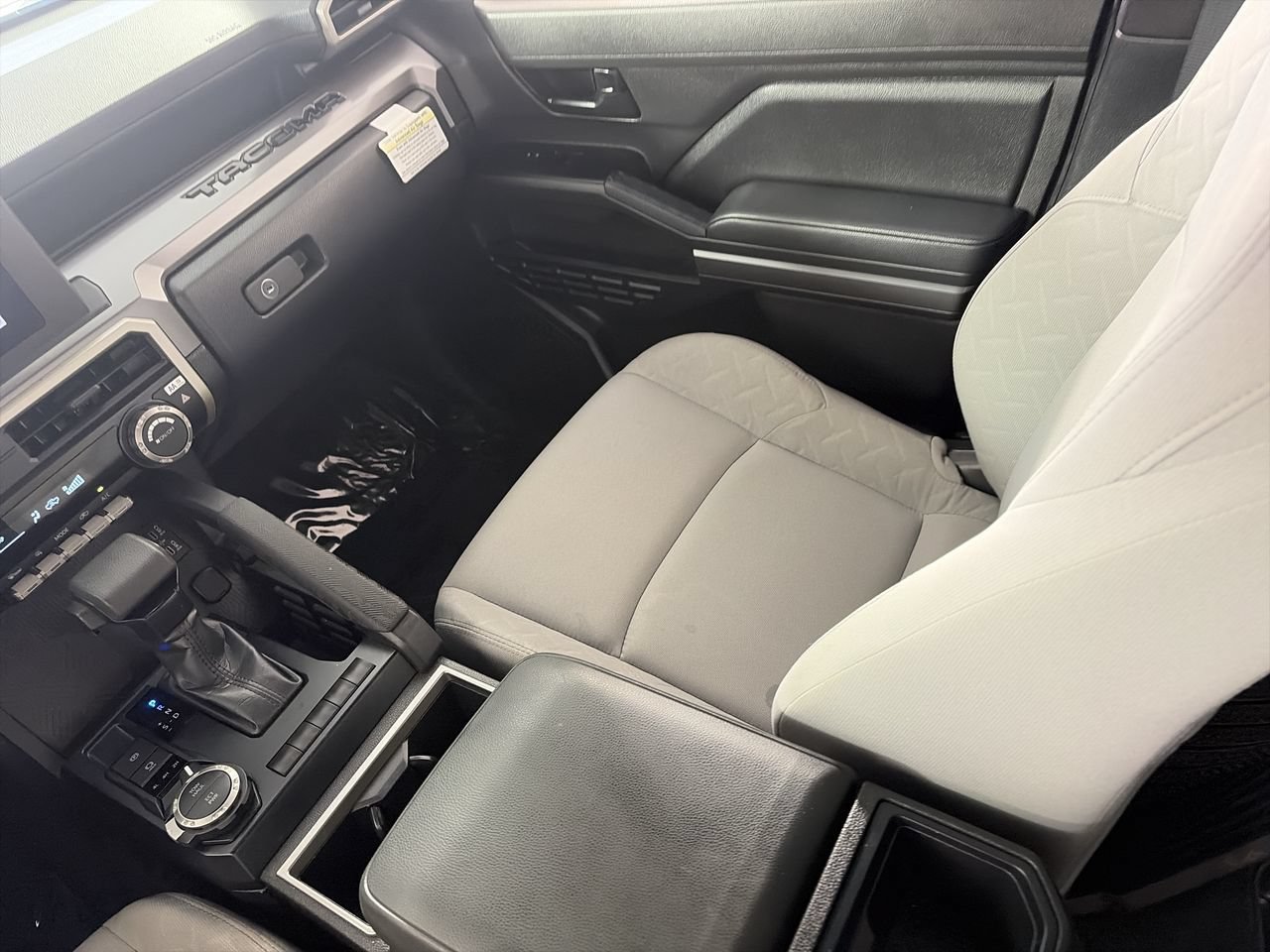 Used 2025 Toyota Tacoma SR5 AWD/4WD image 22