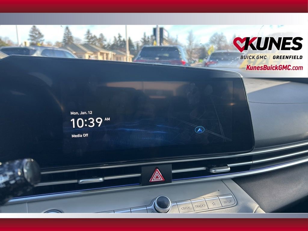 Used 2025 Hyundai Elantra Limited FWD image 22