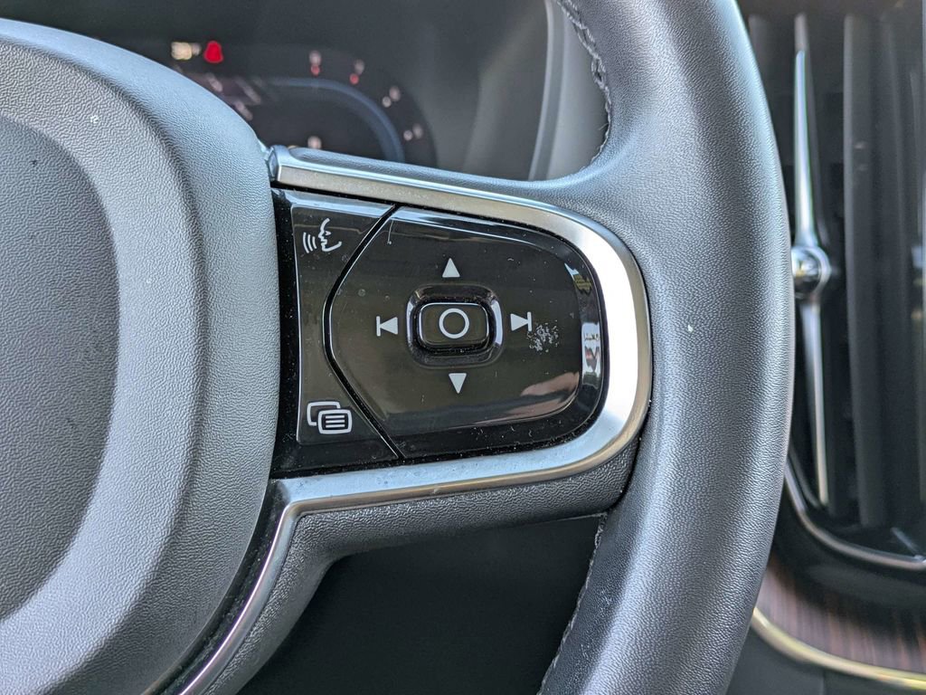 Used 2023 Volvo XC60 B5 Ultimate image 28