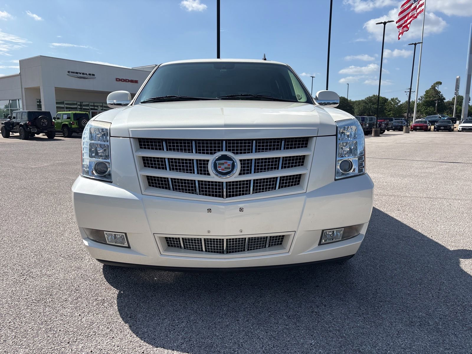 Used 2013 Cadillac Escalade Premium RWD image 9