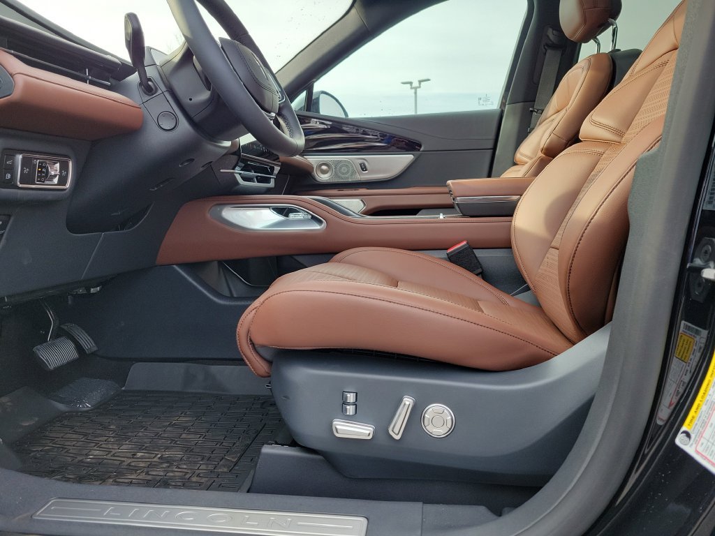 New 2026 Lincoln Nautilus Reserve AWD/4WD image 17