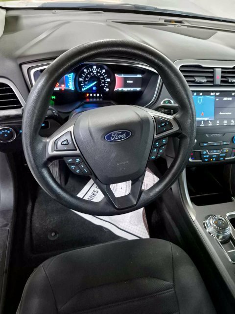 Used 2019 Ford Fusion SE FWD image 13