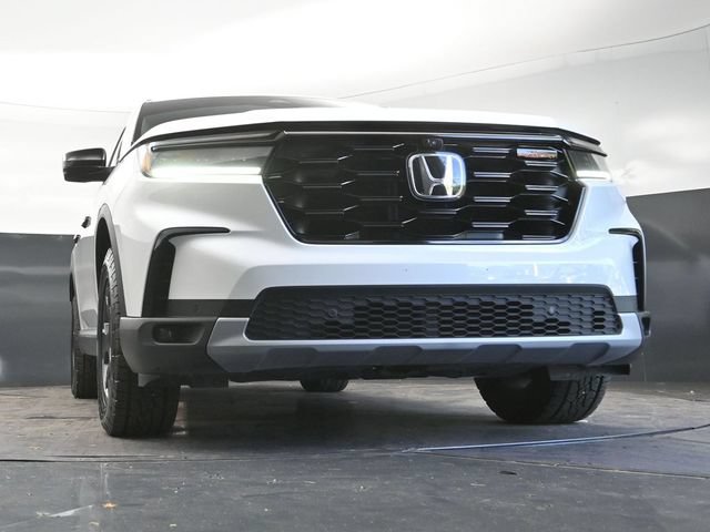Used 2025 Honda Pilot TrailSport image 25