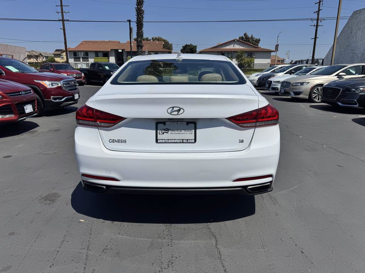 Used 2015 Hyundai Genesis 3.8 RWD image 3