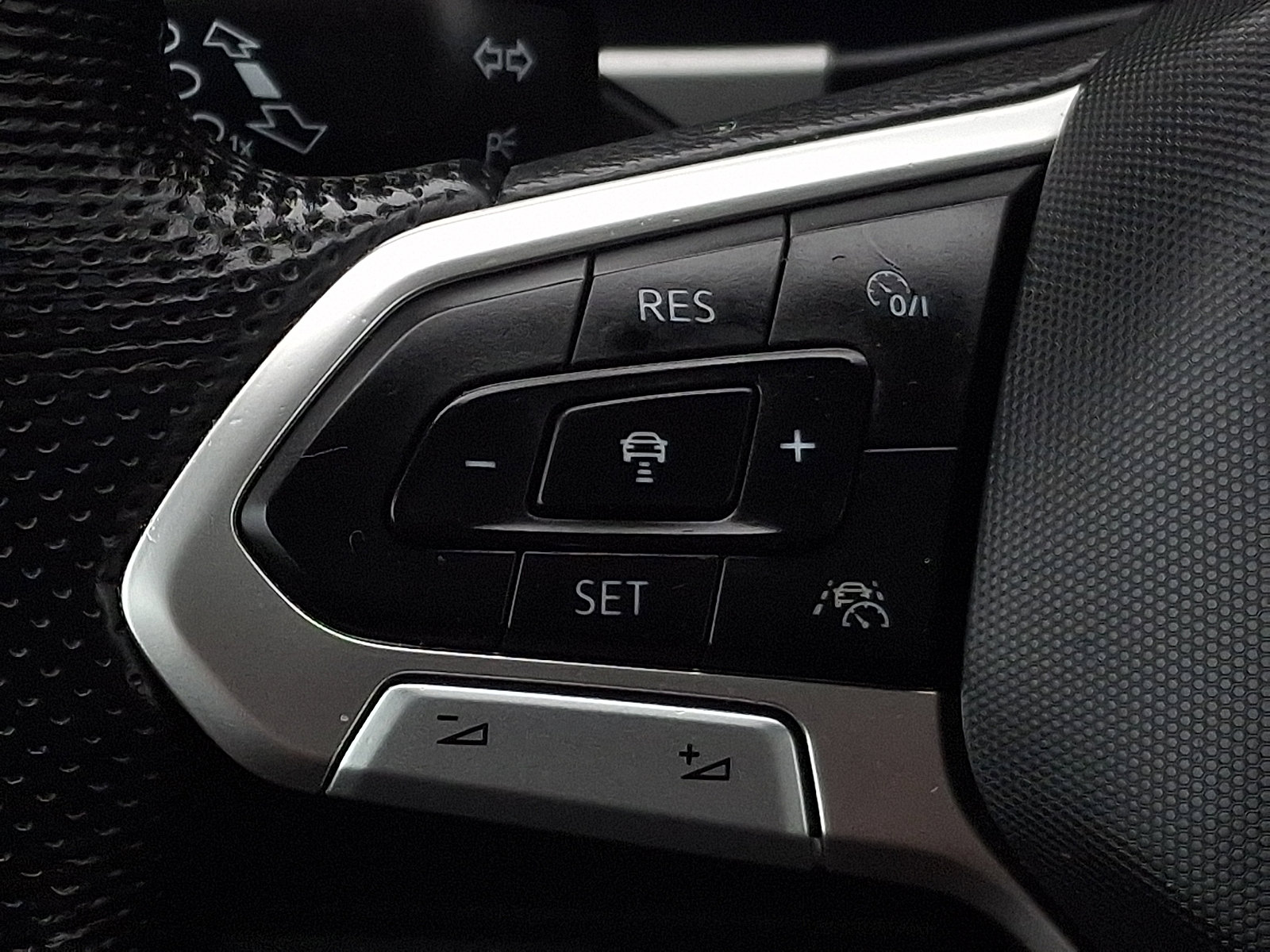 Used 2023 Volkswagen Atlas Cross Sport SEL Premium R-Line image 23