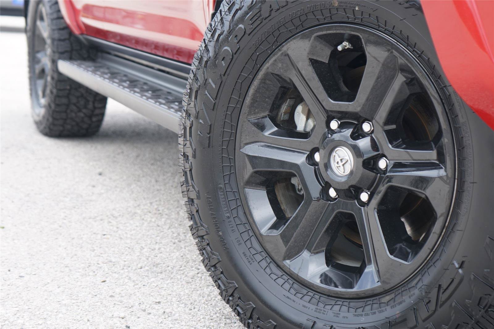 Used 2020 Toyota 4Runner SR5 Premium AWD/4WD image 2