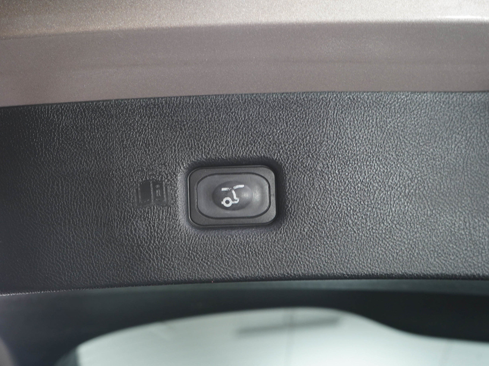 Used 2020 Lincoln Nautilus Premier AWD/4WD image 13