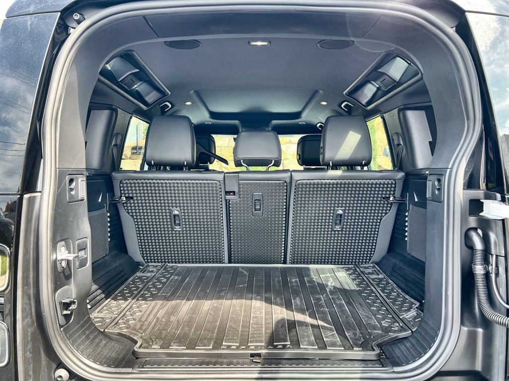 New 2026 Land Rover Defender 110 X-Dynamic SE AWD/4WD image 18