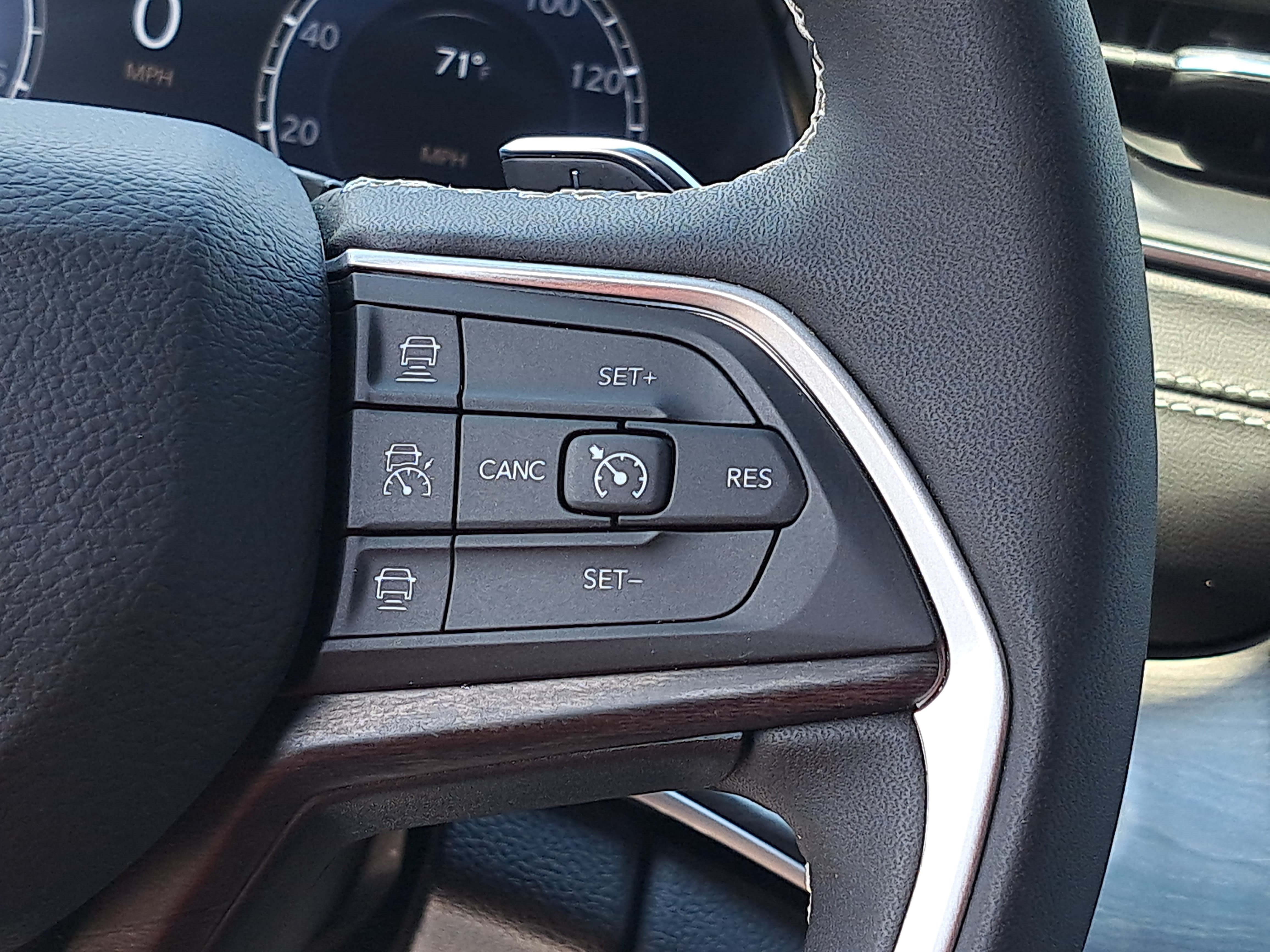 Used 2025 Jeep Grand Cherokee L Limited w/ Black Appearance Package AWD/4WD image 20