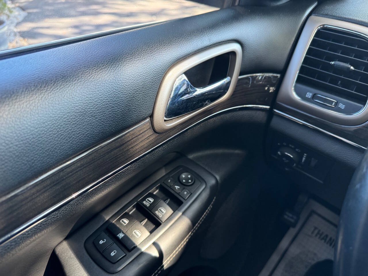 Used 2016 Jeep Grand Cherokee Overland RWD image 11
