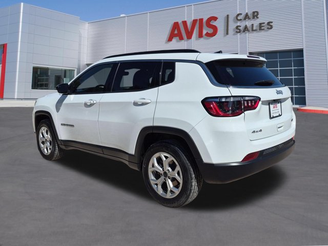 Used 2025 Jeep Compass Latitude w/ Sun & Sound Group AWD/4WD image 9