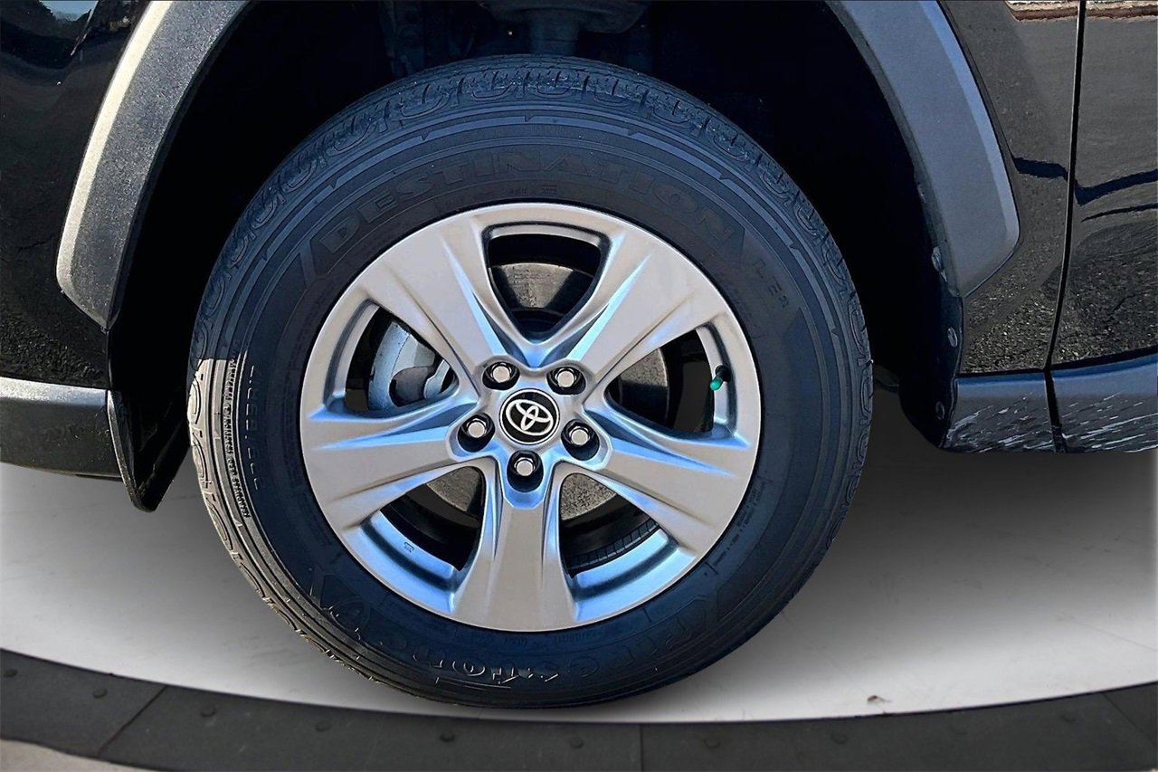 Used 2022 Toyota RAV4 XLE image 31