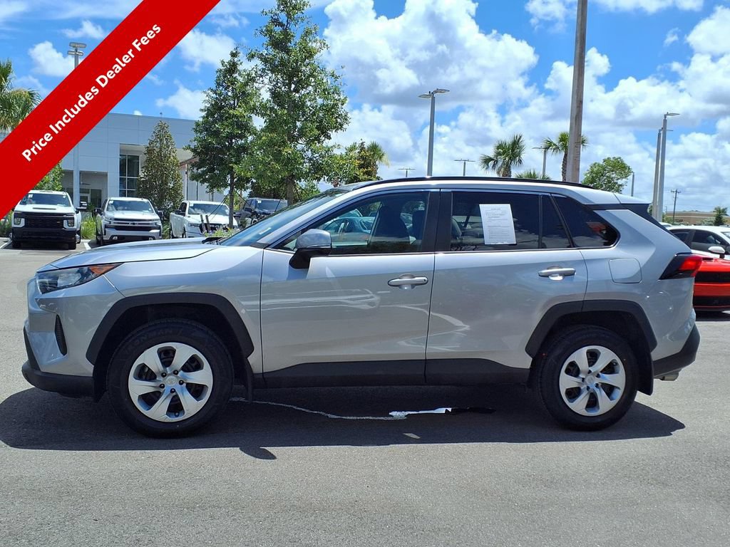 Used 2021 Toyota RAV4 LE AWD/4WD image 4