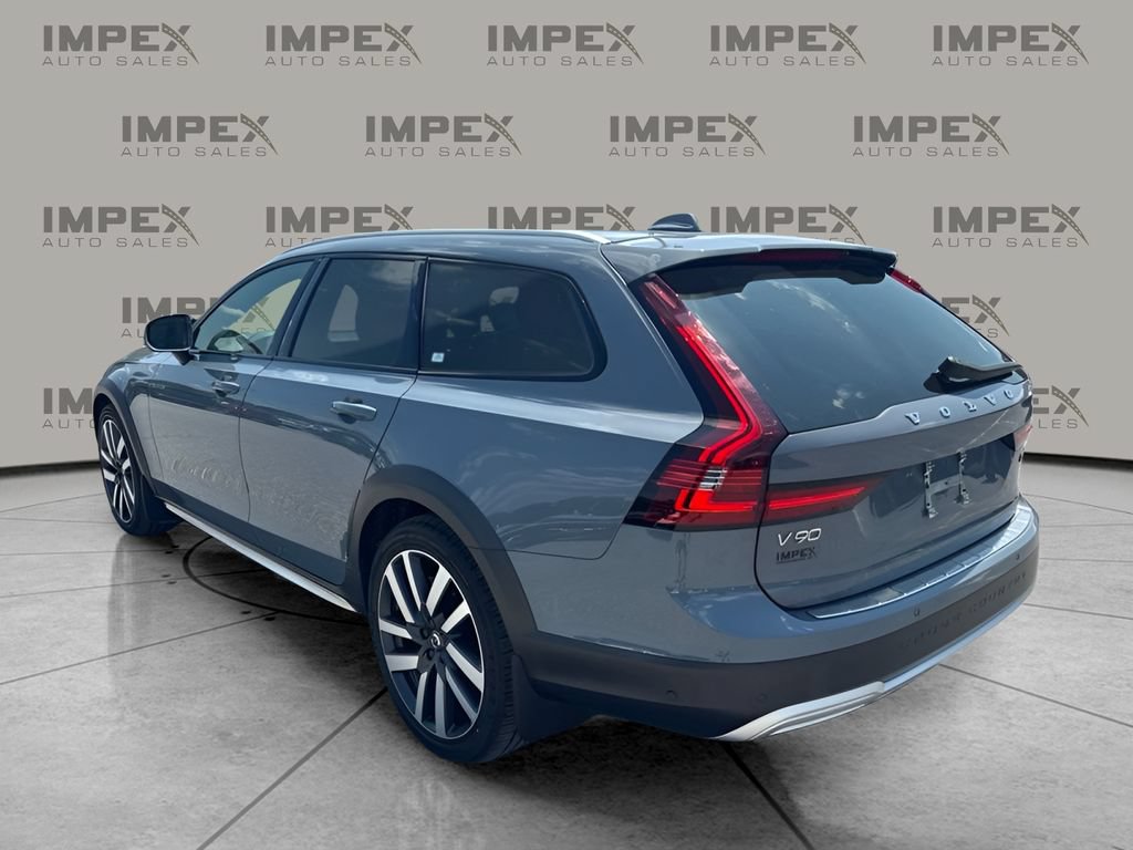 Used 2023 Volvo V90 B6 Cross Country Ultimate AWD/4WD image 2