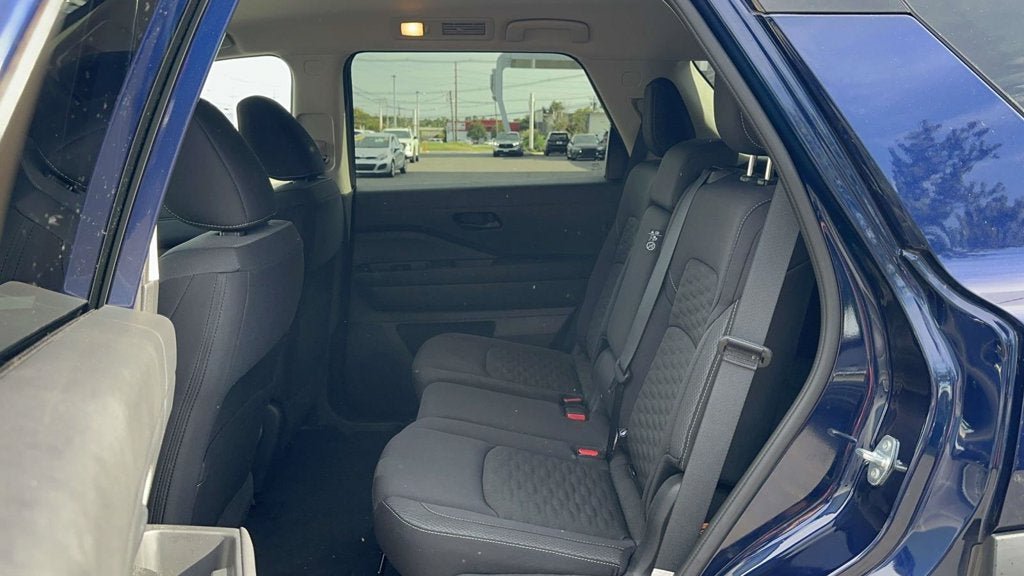 Used 2025 Nissan Pathfinder SV AWD/4WD image 14