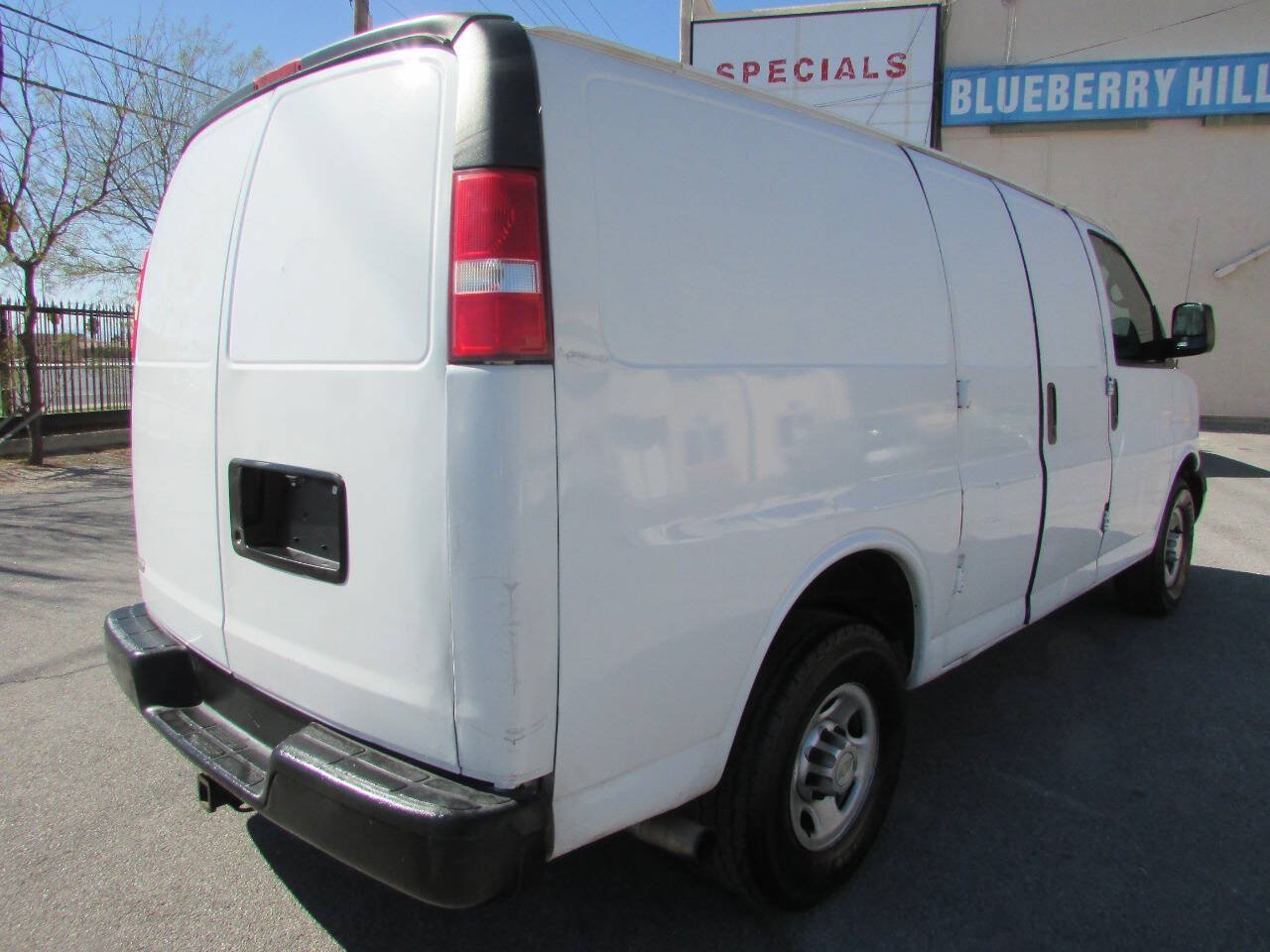 Used 2013 Chevrolet Express 2500 RWD image 4