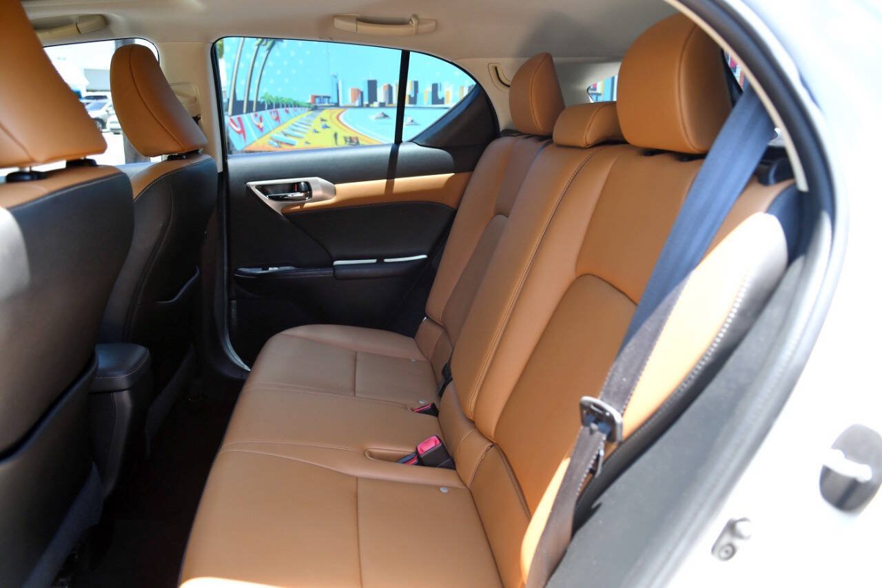 Used 2015 Lexus CT 200h FWD image 16