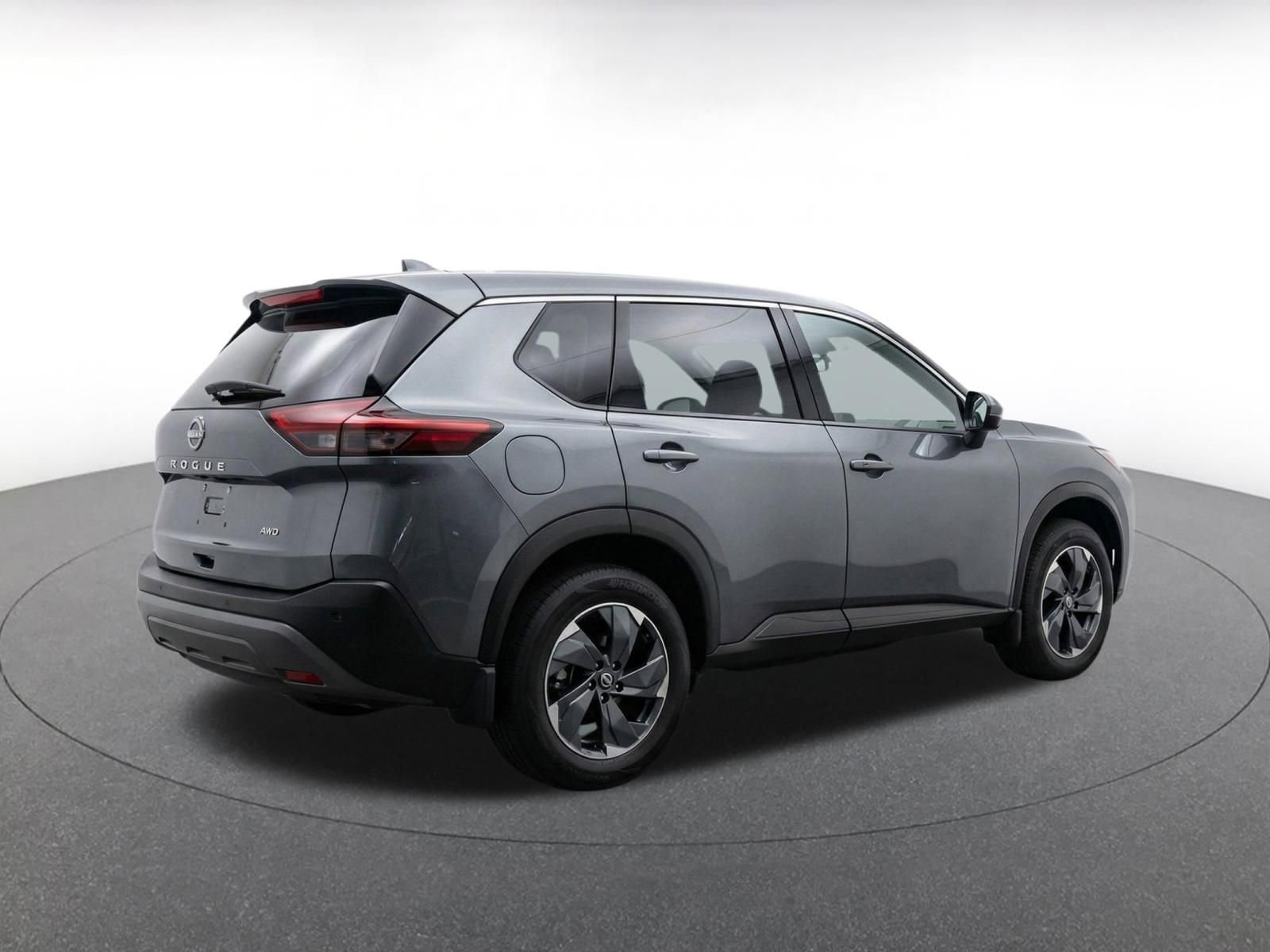 Used 2025 Nissan Rogue SV AWD/4WD image 9