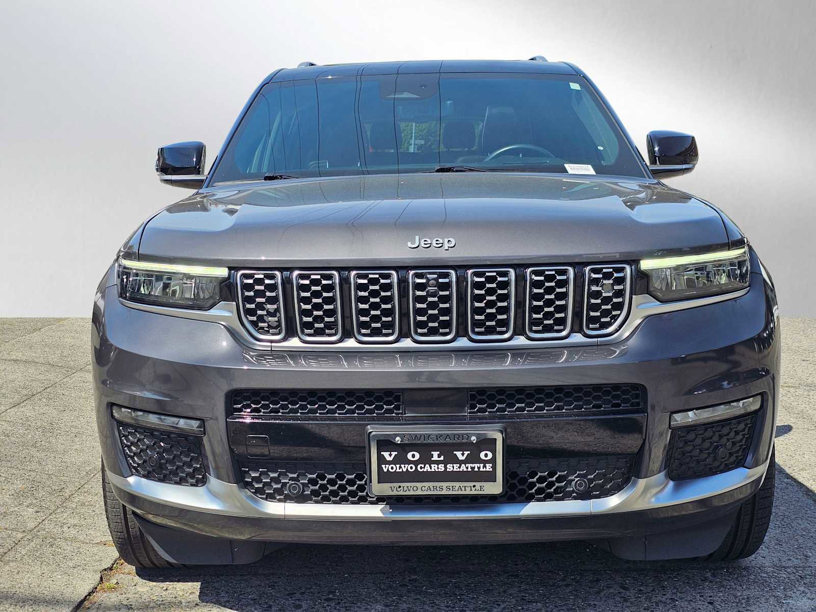 Used 2022 Jeep Grand Cherokee L Summit w/ Advanced Protech Group IV AWD/4WD image 8