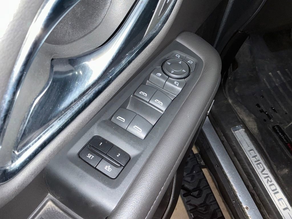 Used 2022 Chevrolet Suburban Z71 w/ Z71 Off-Road Package AWD/4WD image 15